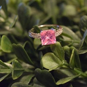 NWOT Costume Jewelry Pink Ring Size 6